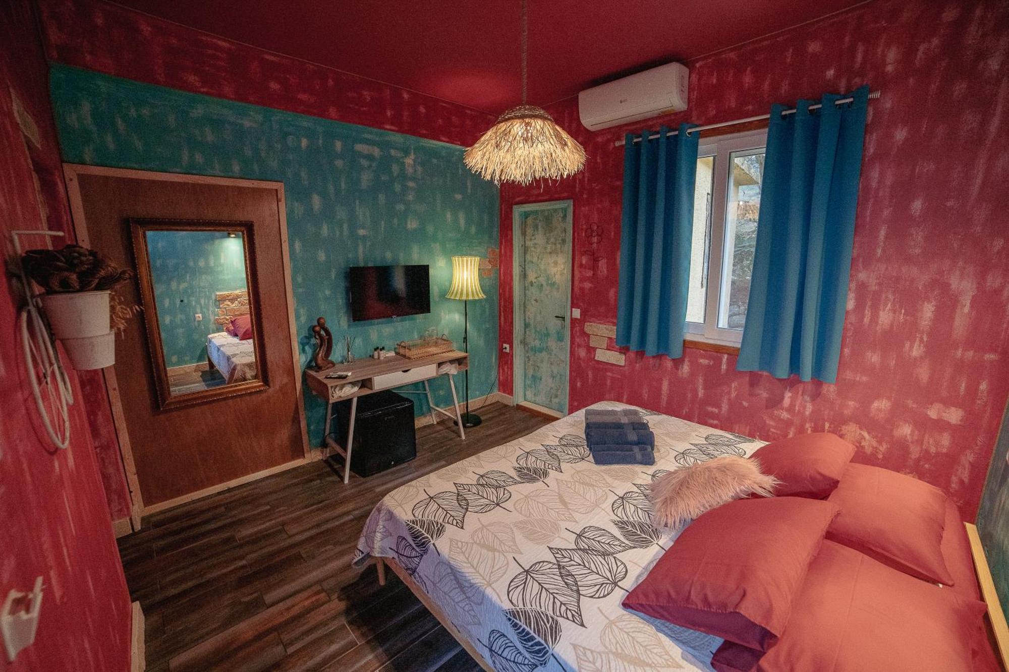 Antares Boutique Guesthouse Perama  Eksteriør billede