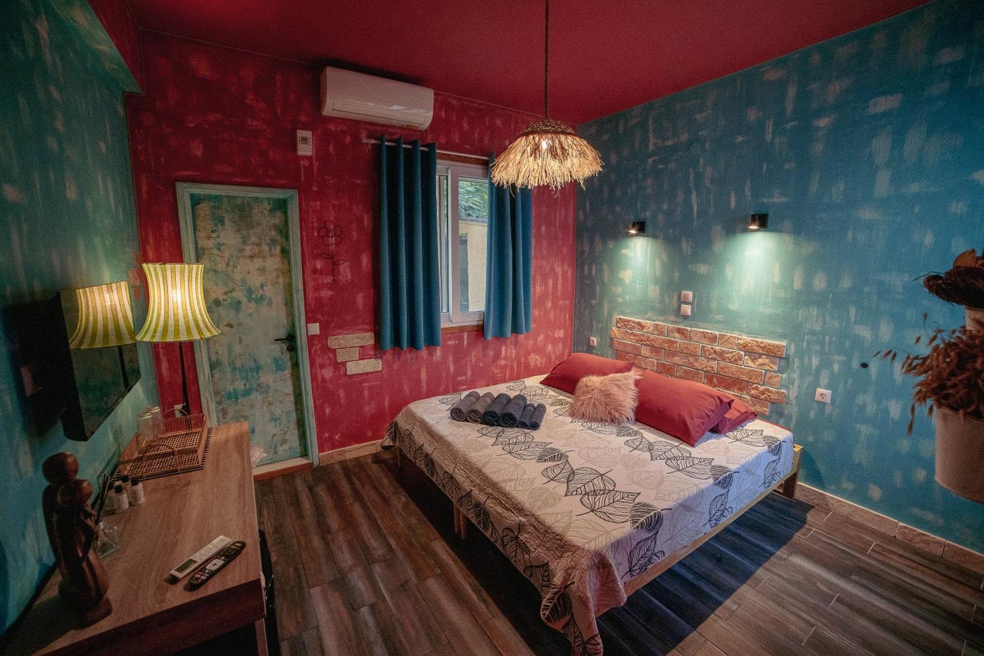 Antares Boutique Guesthouse Perama  Eksteriør billede